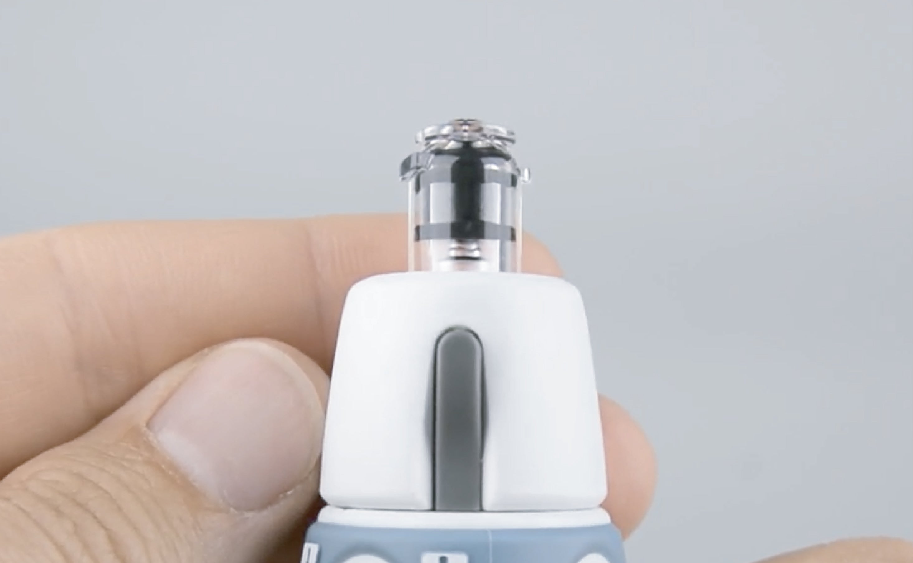 Load video: Replace the InsuJet™ nozzle